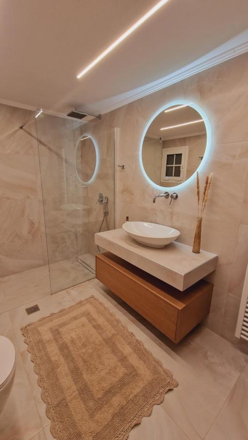 Primrose Apartments Tolo Ngoại thất bức ảnh
