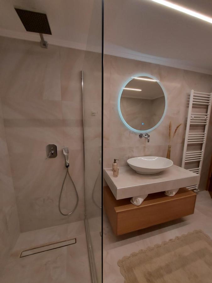 Primrose Apartments Tolo Ngoại thất bức ảnh